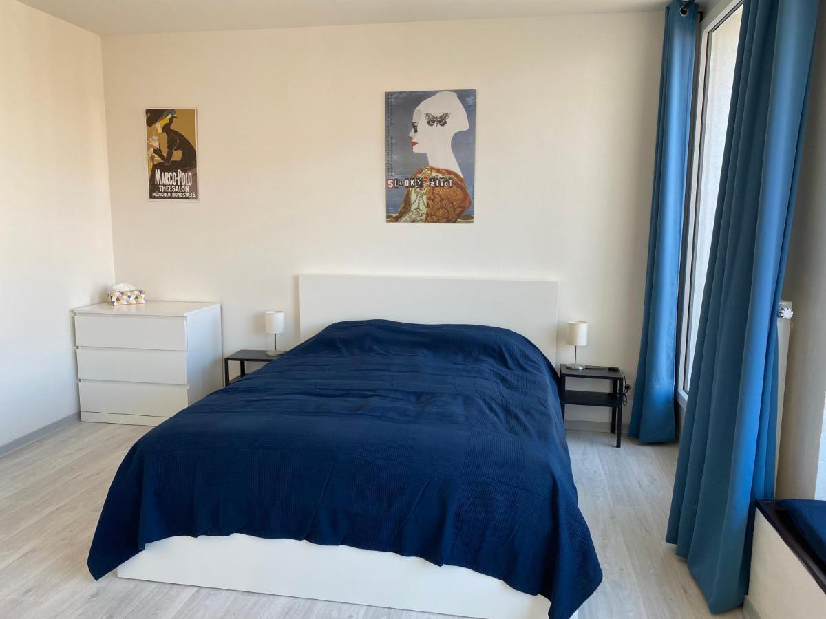 Cozy Studio With Garage In The City Center Plzen Bagian luar foto