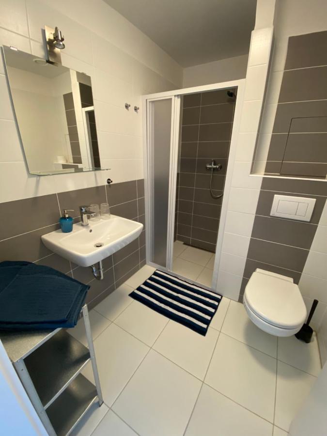 Cozy Studio With Garage In The City Center Plzen Bagian luar foto